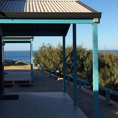 Отель Dongara Tourist Park Port Denison Экстерьер фото