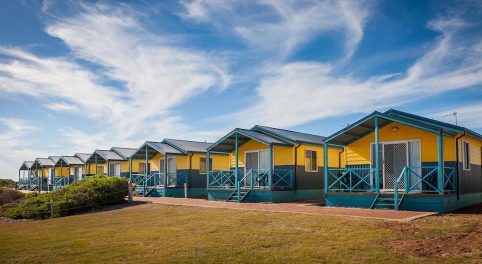 Отель Dongara Tourist Park Port Denison Экстерьер фото