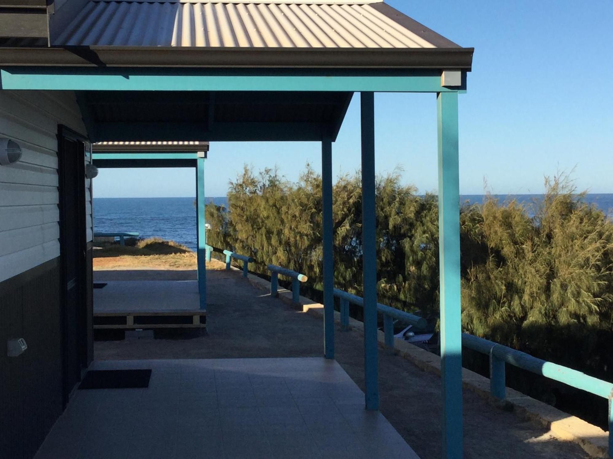 Отель Dongara Tourist Park Port Denison Экстерьер фото