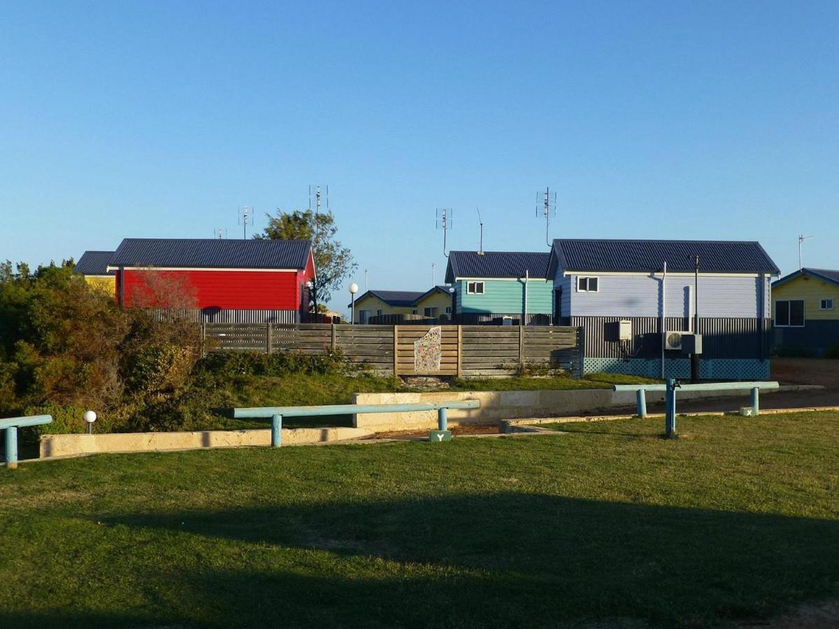 Отель Dongara Tourist Park Port Denison Экстерьер фото