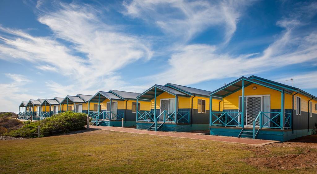 Отель Dongara Tourist Park Port Denison Экстерьер фото