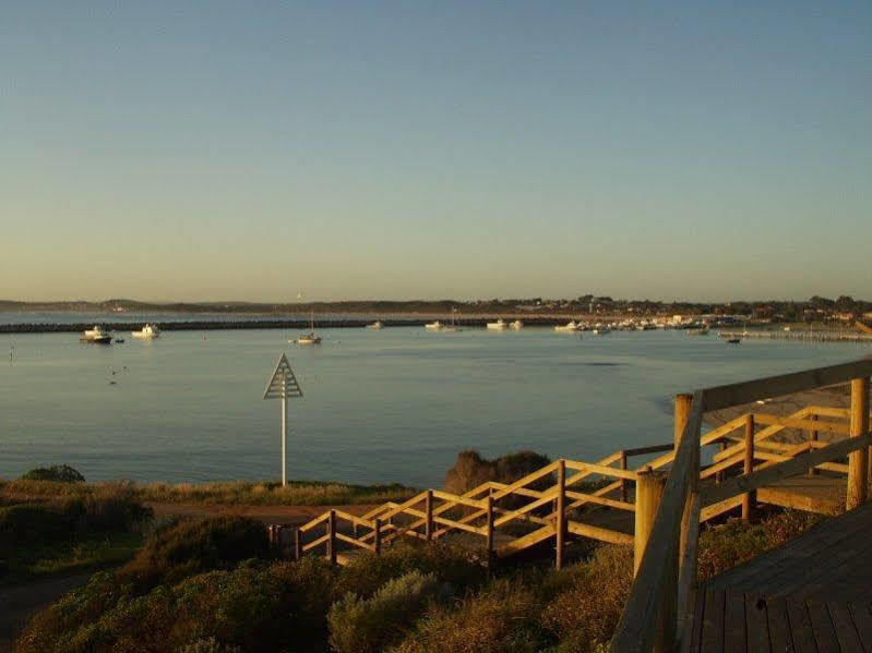 Отель Dongara Tourist Park Port Denison Экстерьер фото
